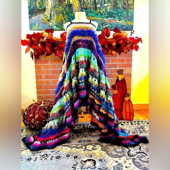 SUPER STAR CROCHETED CAPE DRESS - Picture 8 of 13